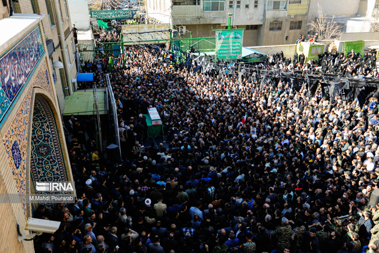 مراسم تشییع پیکر اولین شهید مدافع حرم ۱۴۰۳