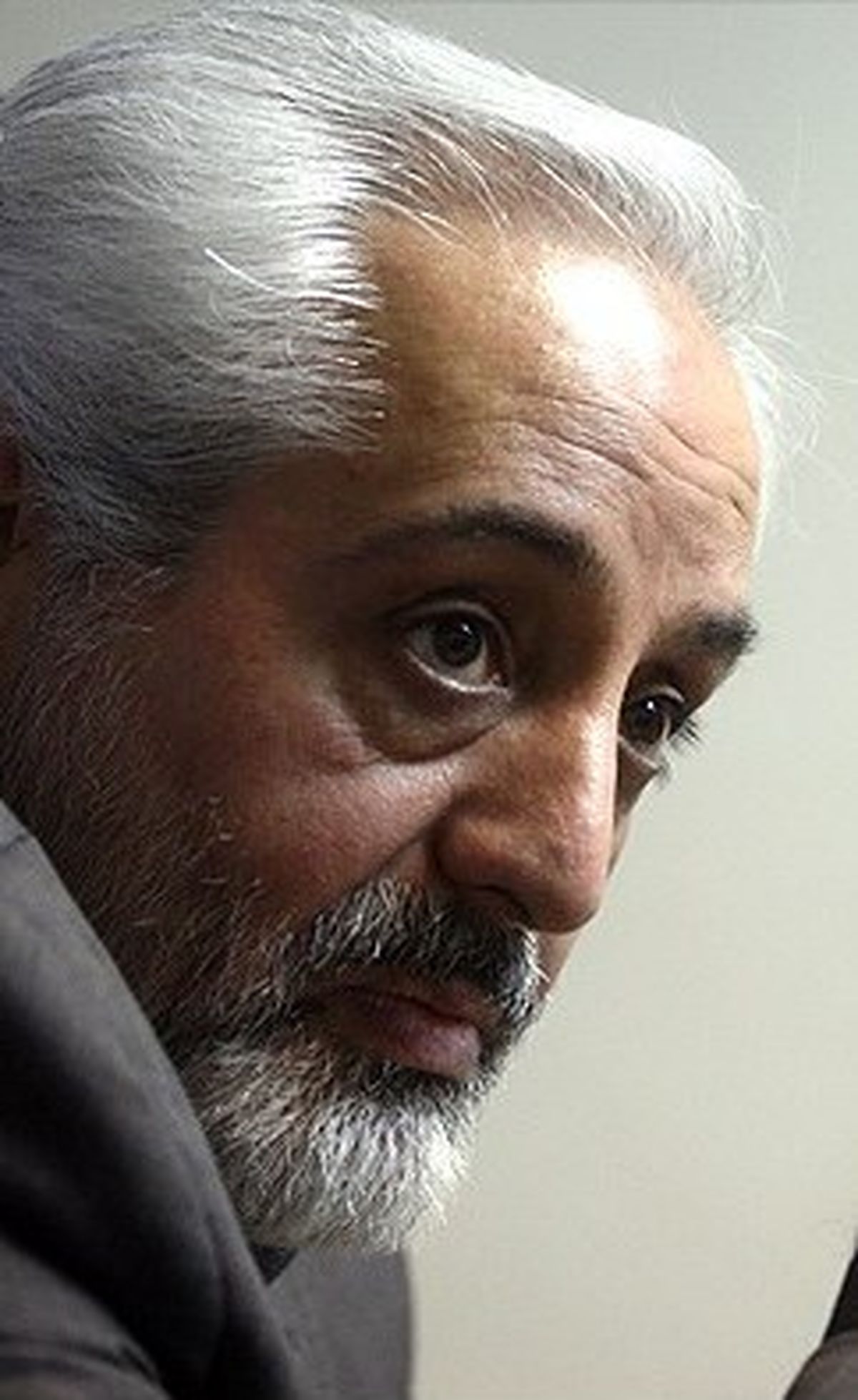 غرور کاذب و «خودکارشناس پنداری» دو مشاور روحانی/ چرا در هر گفتگو مجری را عوض می‌کنند؟