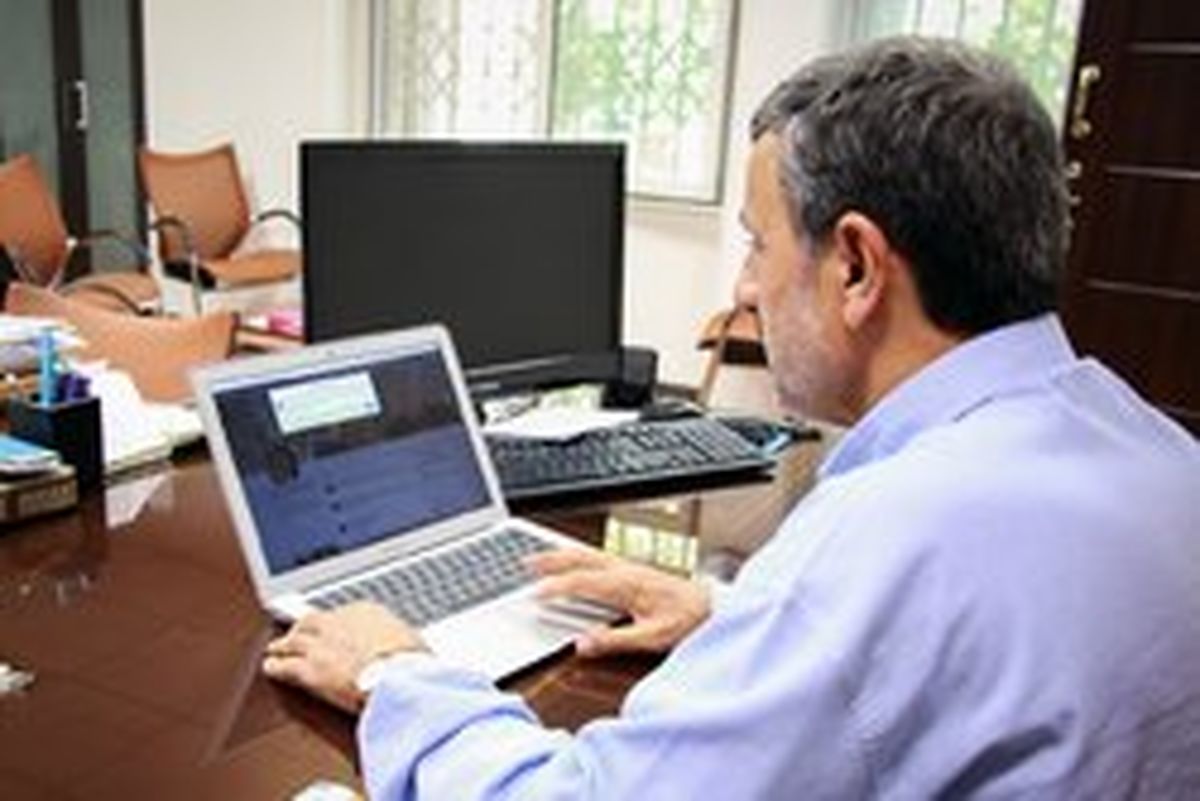 لپ تاپ لاکچری احمدی نژاد +عکس
