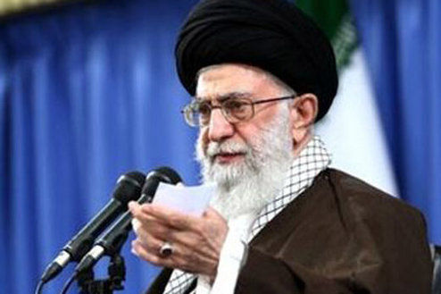 عکسی متفاوت از رهبر انقلاب در دیدار بدون واسطه با مردم