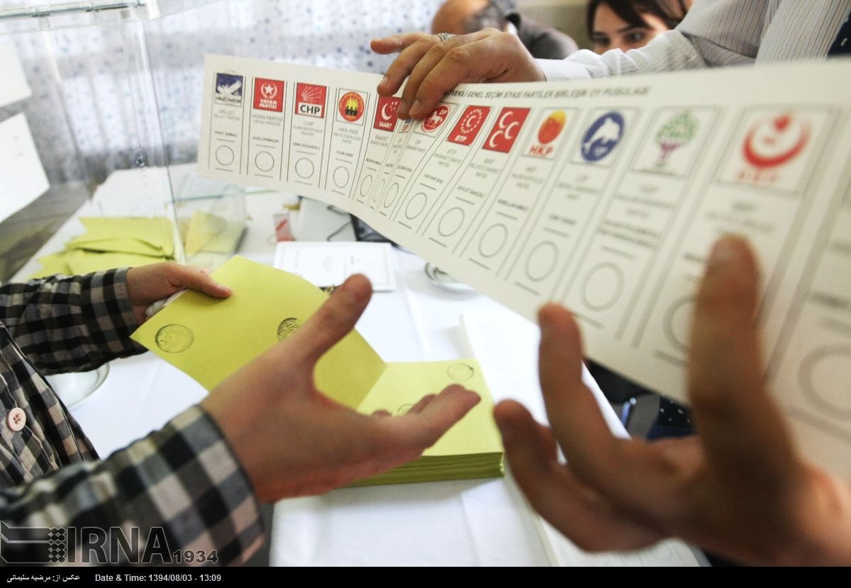 گزارش تصویری 3 آبان: از تجمع اعتراض آمیز اصفهانیها تا رونمایی از کانسپت جدید رنو