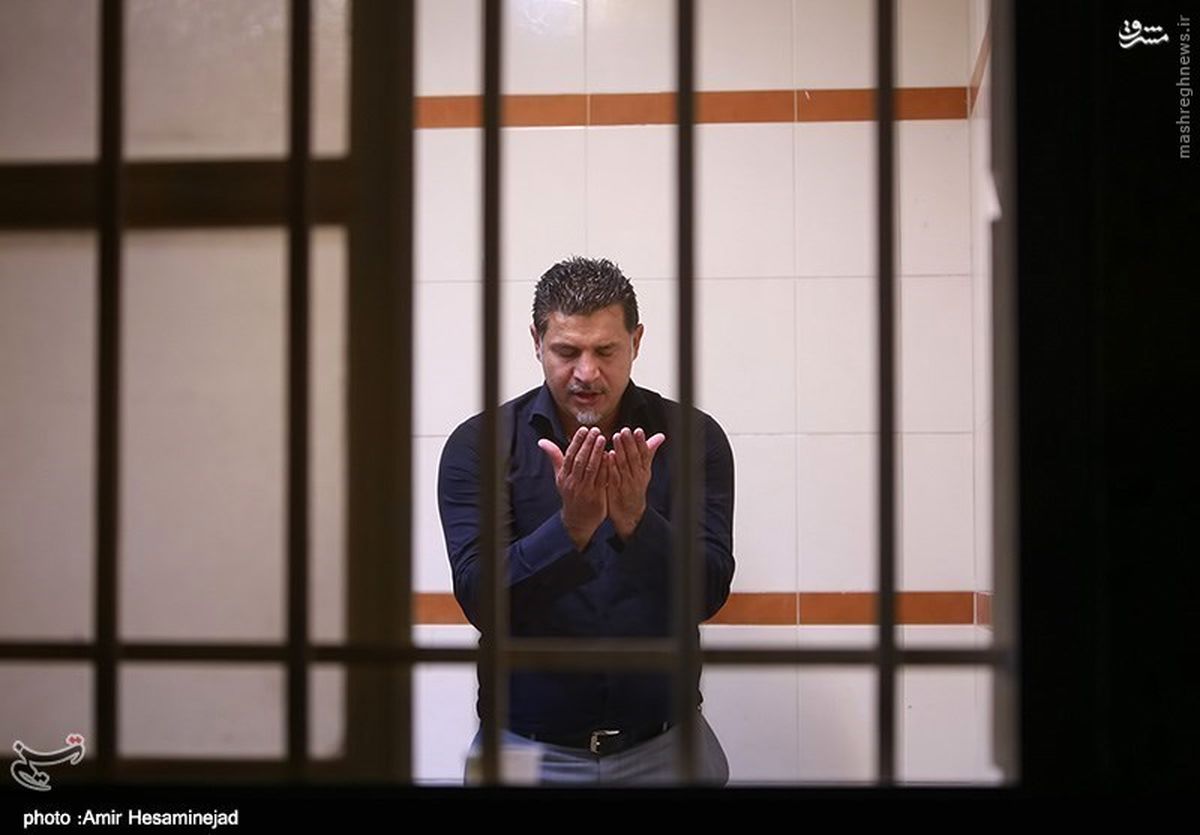 عکس/ نماز اول‌وقت علی دایی