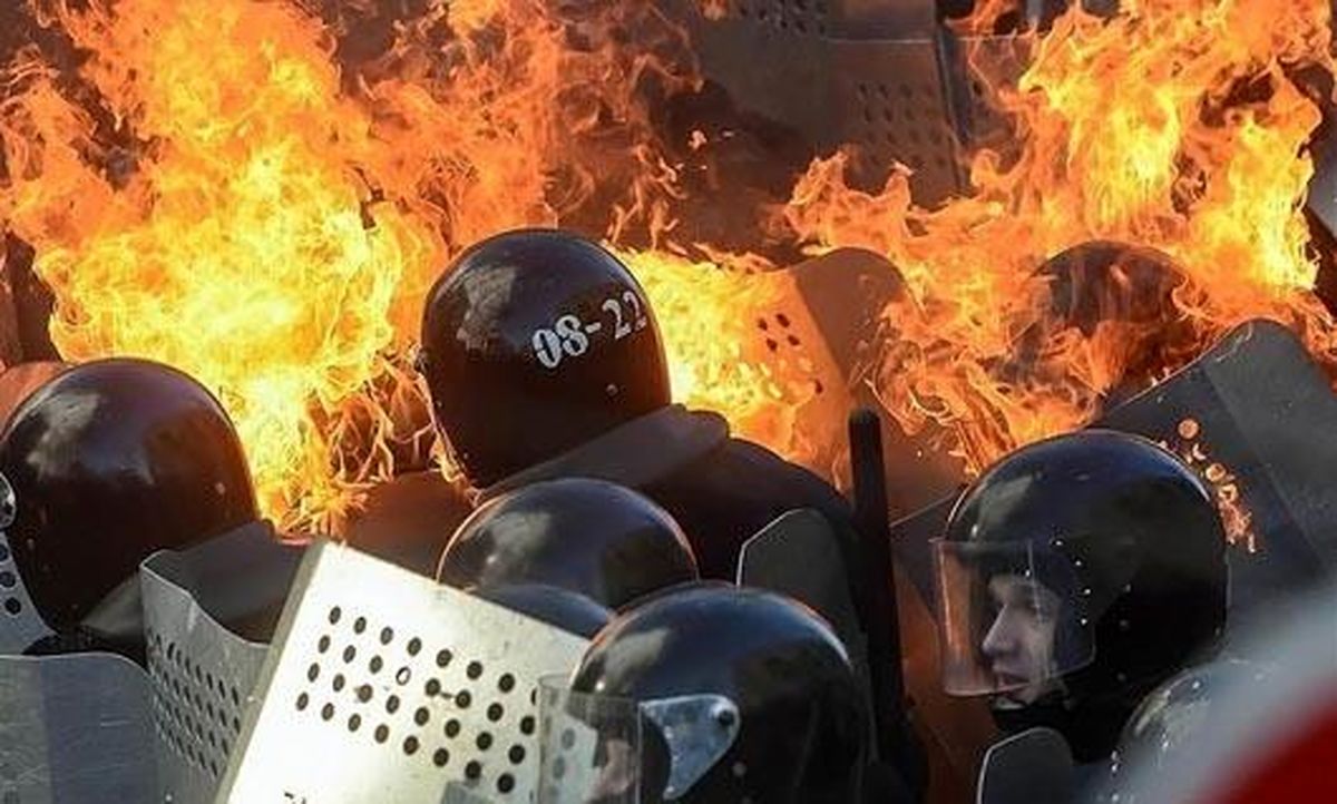 تحریم روسیه، اوکراین را به جنگ داخلی میکشاند/ رابطه کاهش محبوبیت اوباما و تشدید بحران اوکراین