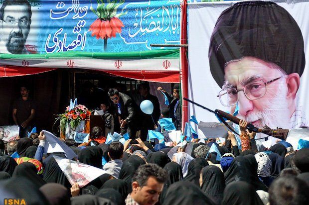 عکس/سلاح گرم در سخنرانی یک‌کاندیدا!