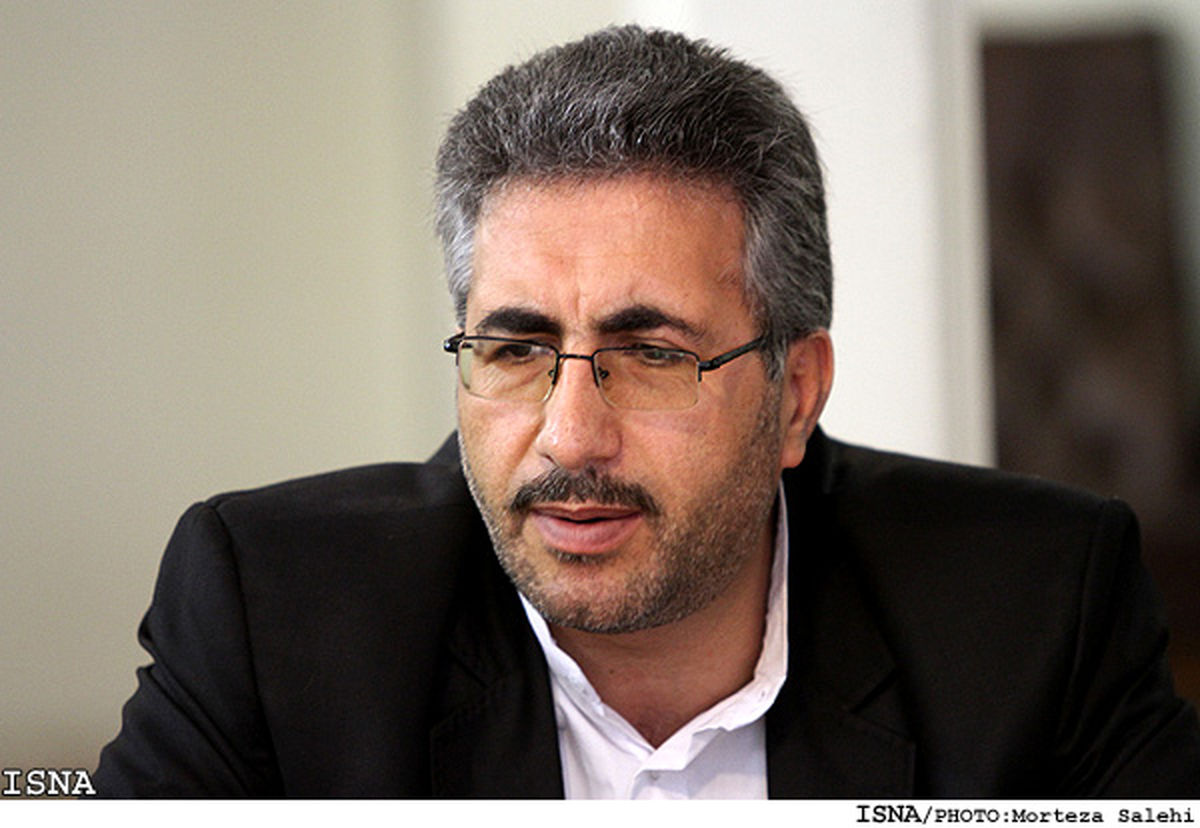 برخی برای اینكه دیده شوند، نهادها را زیر سوال میبرند