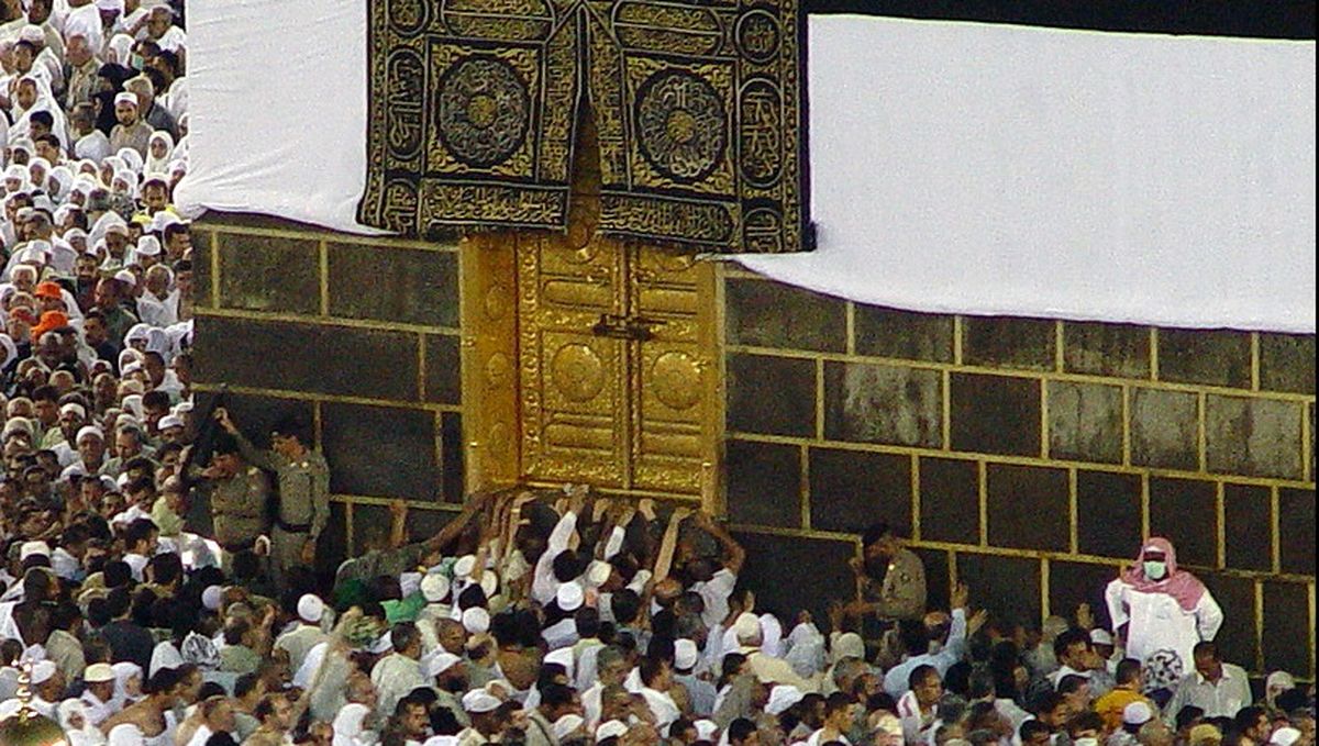 کعبه چند درب داشته است؟