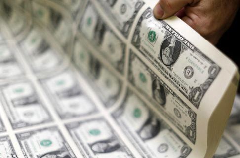 سرگردانی ارزی تولیدکنندگان و تجار/ دولت حذف دلار و یورو از مبادلات تجاری را کلید زد؟