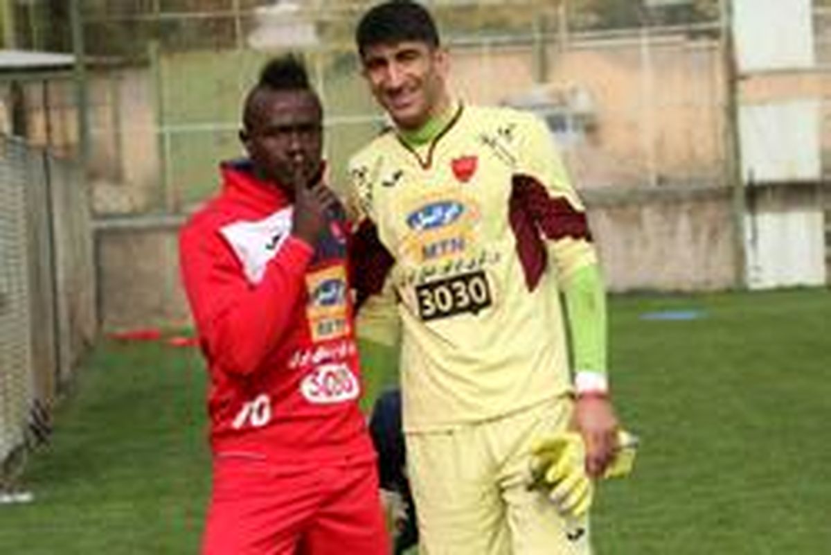 کلاهی که عکاسان سر منشا گذاشتند