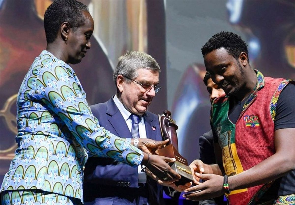 مردی که جایزه زنان را کسب کرد +عکس