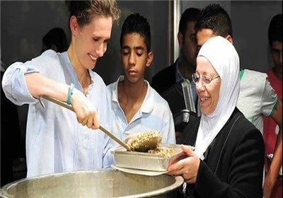 افطاریدادن همسر اسد در شبقدر/عکس