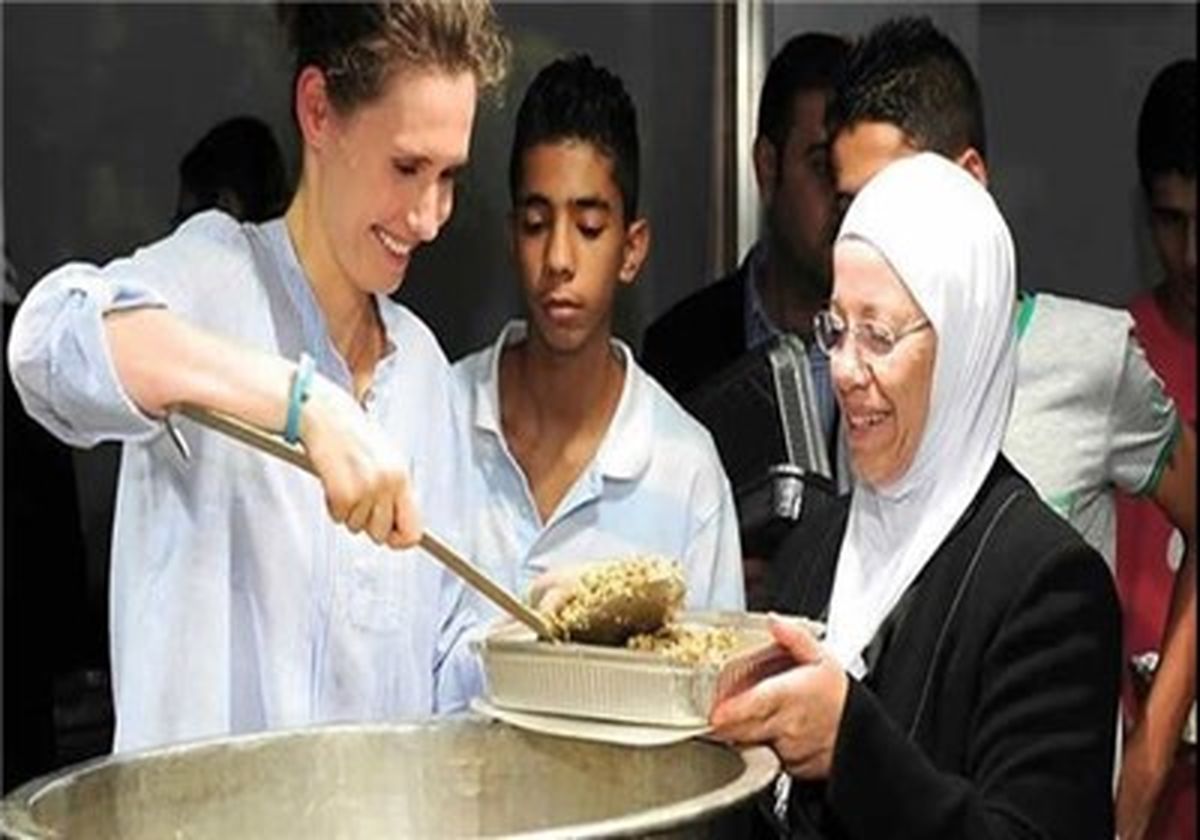 افطاریدادن همسر اسد در شبقدر/عکس