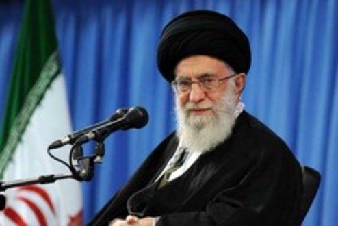 رهبر انقلاب: دولت باید به خانم‌های شاغل کمک کند تا بتوانند به مسئله‌ مادری برسند