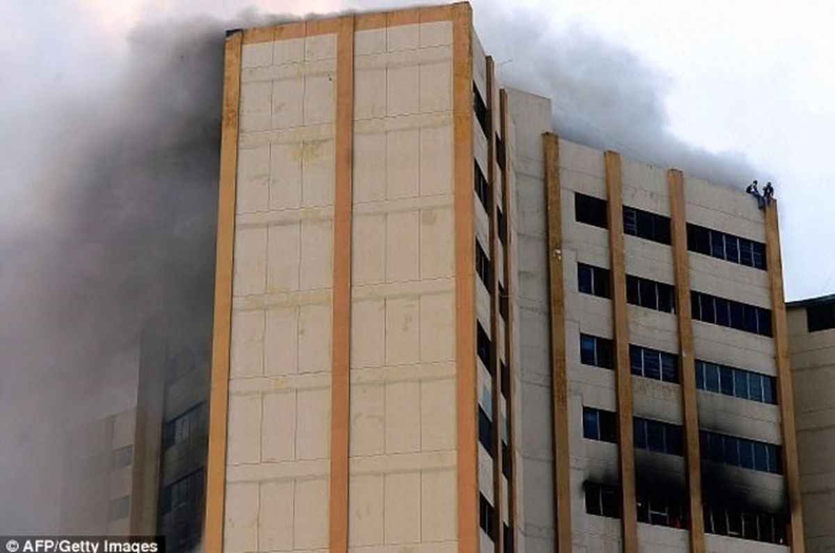 فردی از طبقه نهم ساختمان آتش گرفته پرید و زنده ماند! +تصاویر