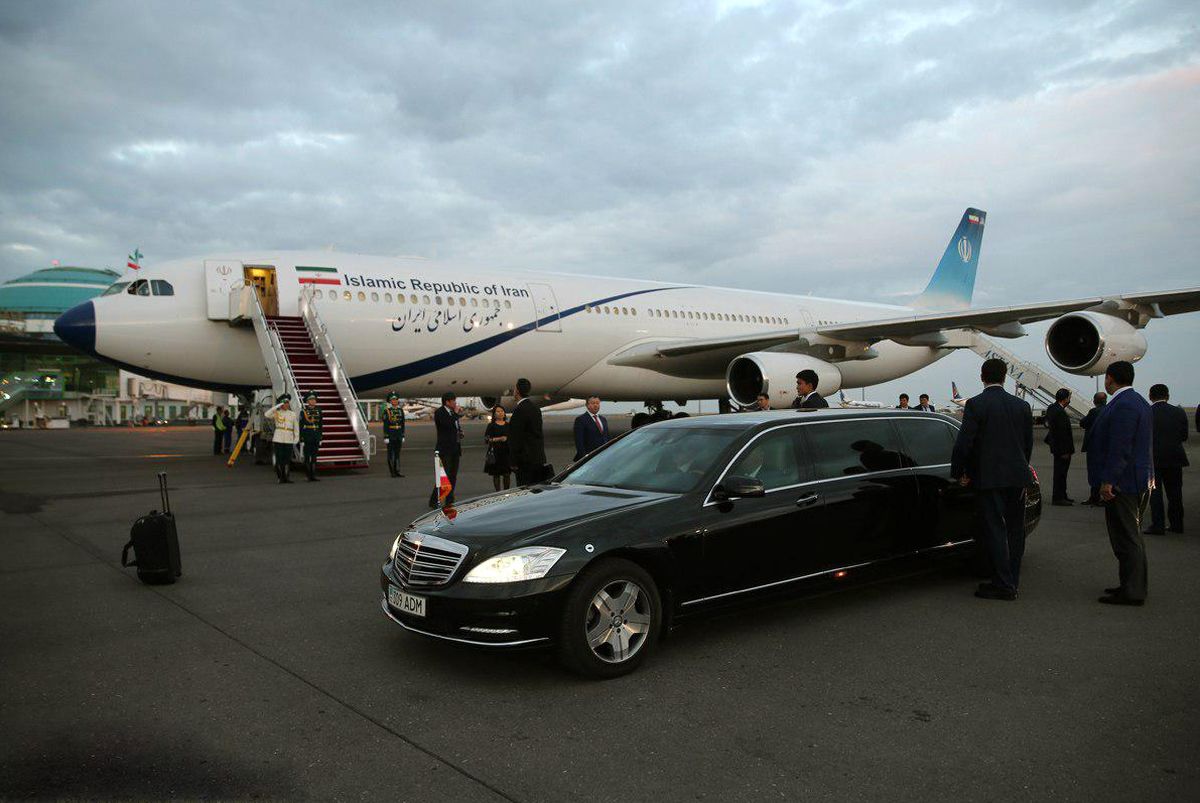 حسن روحانی سوار بر امن‌ترین خودروی جهان +عکس