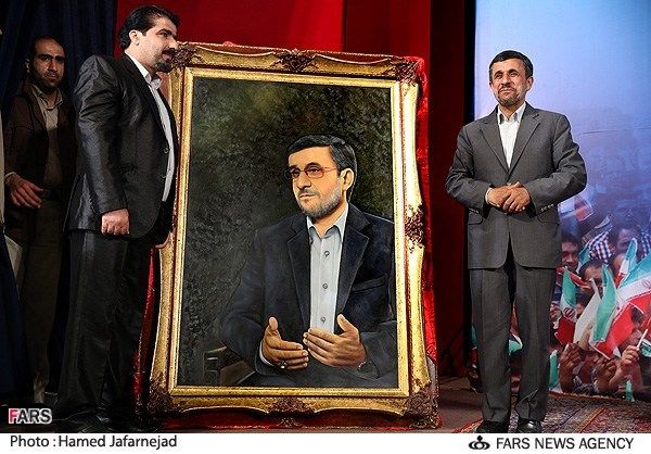 عکس/ احمدی نژاد تابلو شد