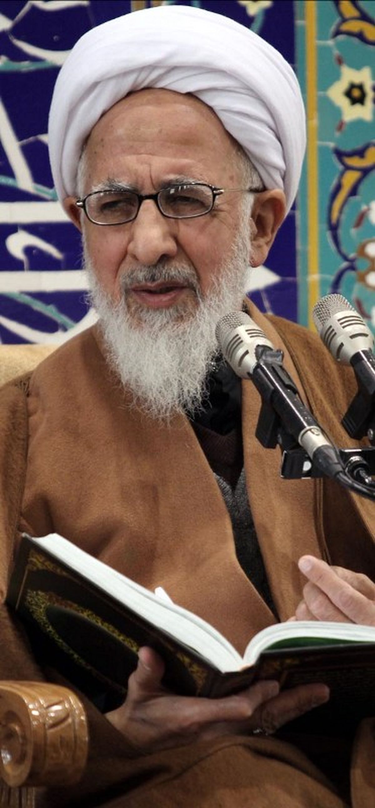 اداره کردن جامعه عاقل سخت نیست/ «تبلیغ» نباید جای «تعلیم» را بگیرد