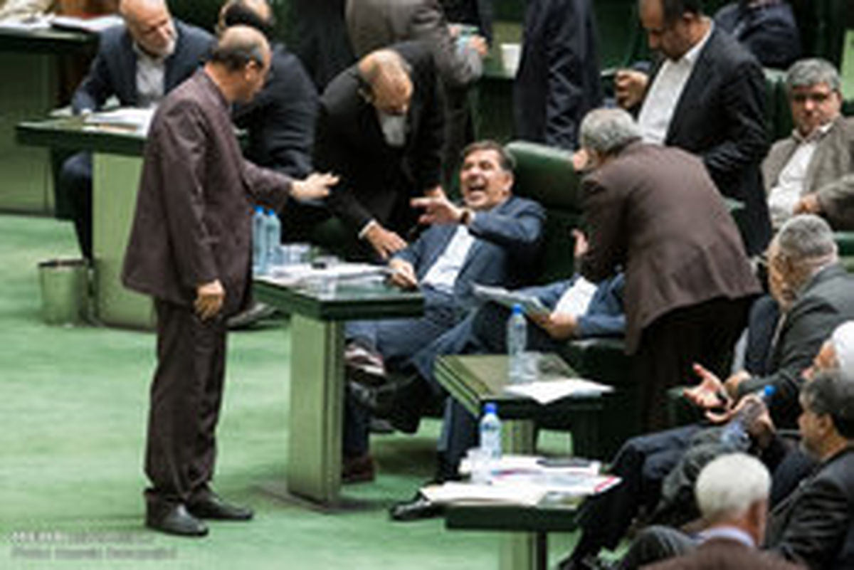 نمایندگان اصلاحطلب برای ابقای آخوندی امضا جمع میکنند