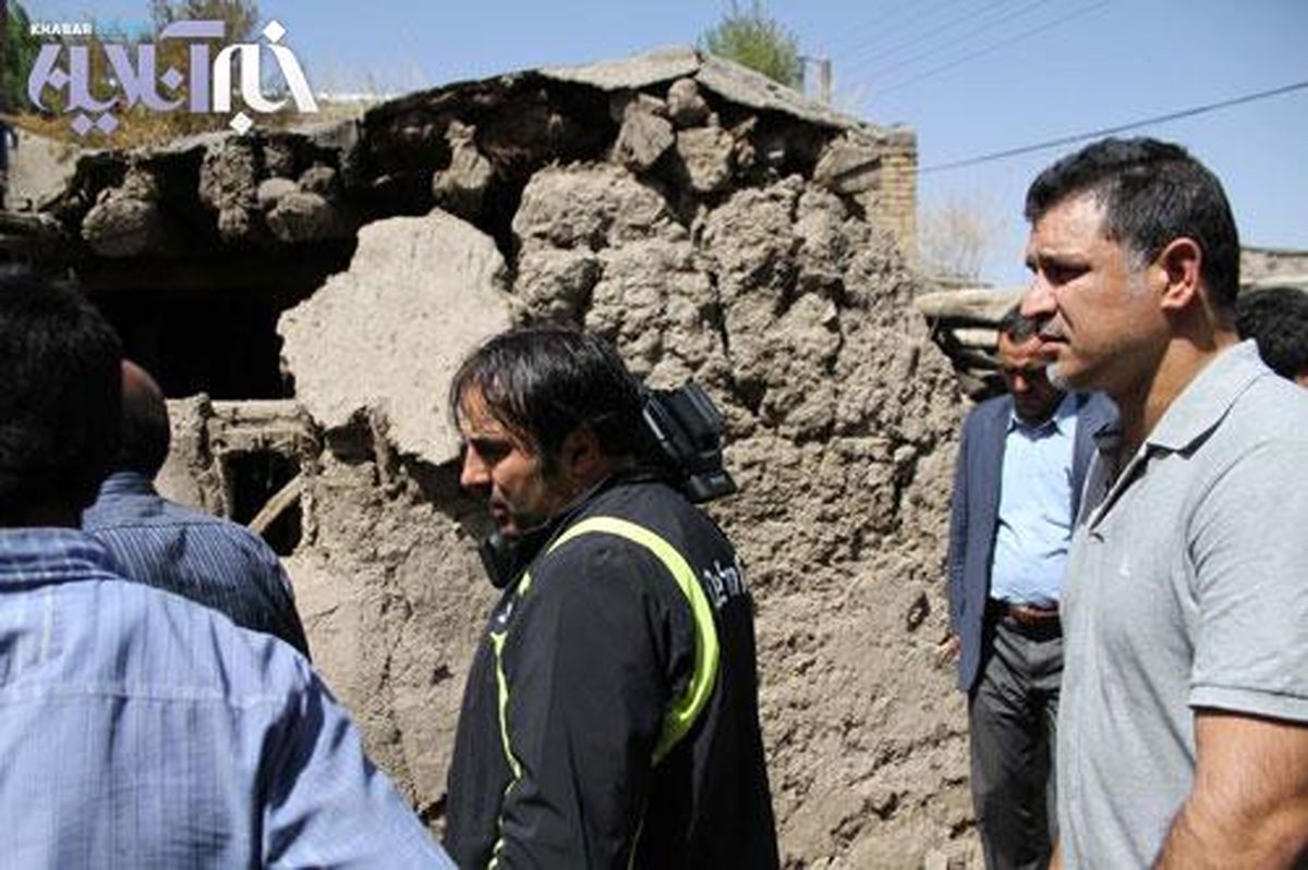 عکس/دلجویی علی دایی از زلزلهزدگان