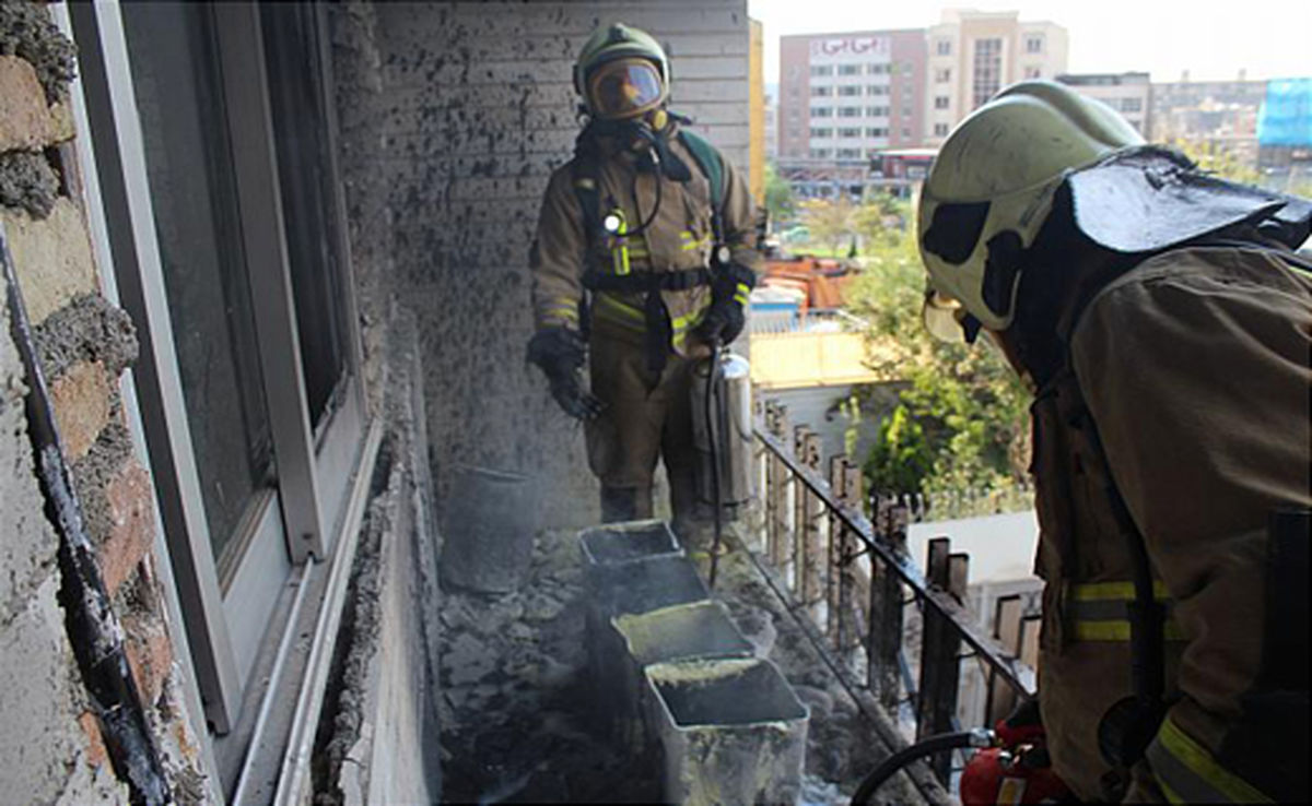 قیر داغ بالکن را به آتش کشید+تصاویر