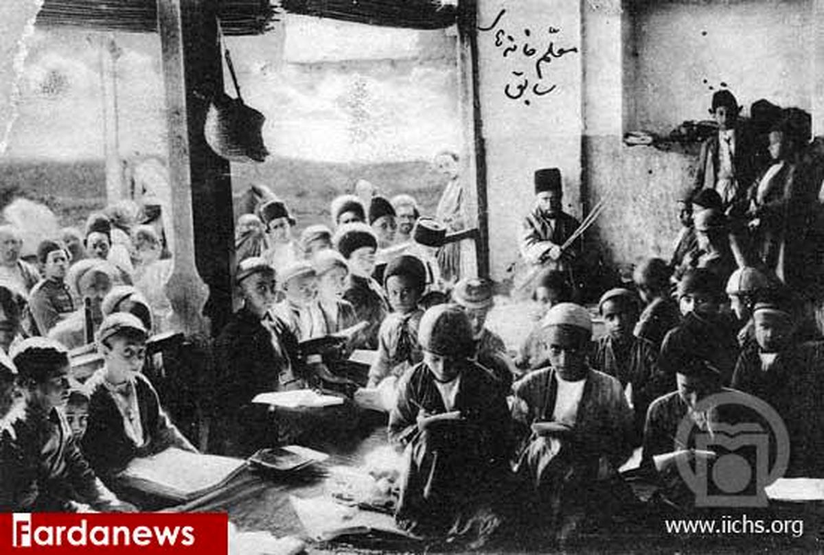 عکس: يکی از مکتب‌خانه‌های تهران در سال ۱۲۹۱ شمسی