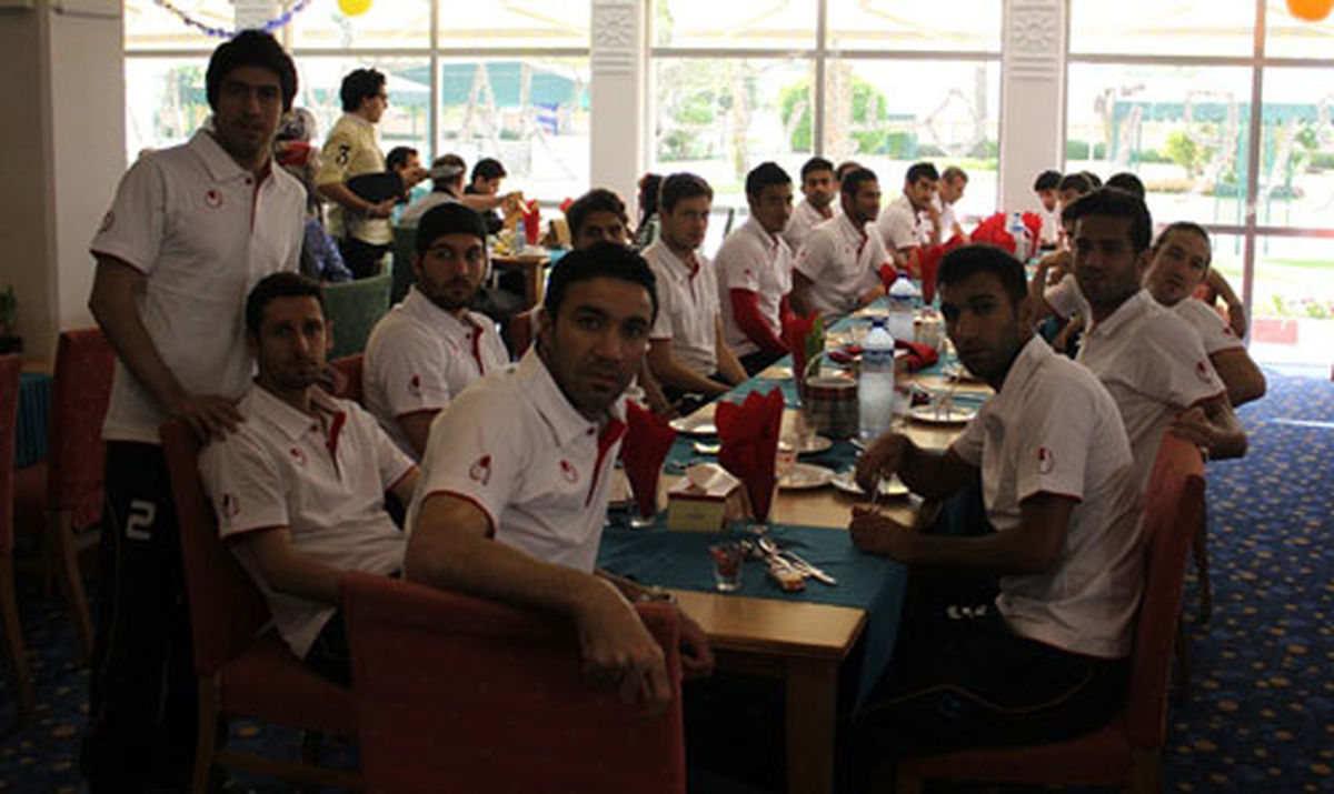 جشن‌ بچه‌های‌ تیم‌ملی‌ با ایرانیان‌دبی/تصاویر