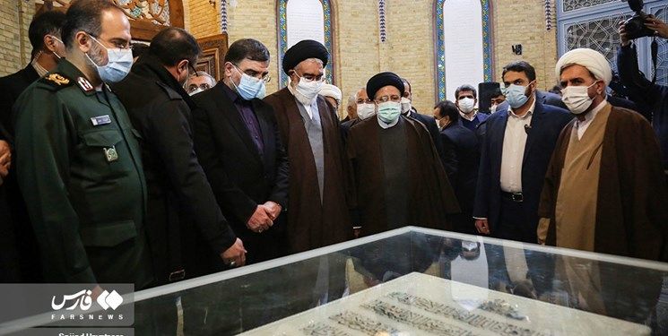 فیلم: حضور رئیس جمهور بر مزار آیت‌الله بروجردی