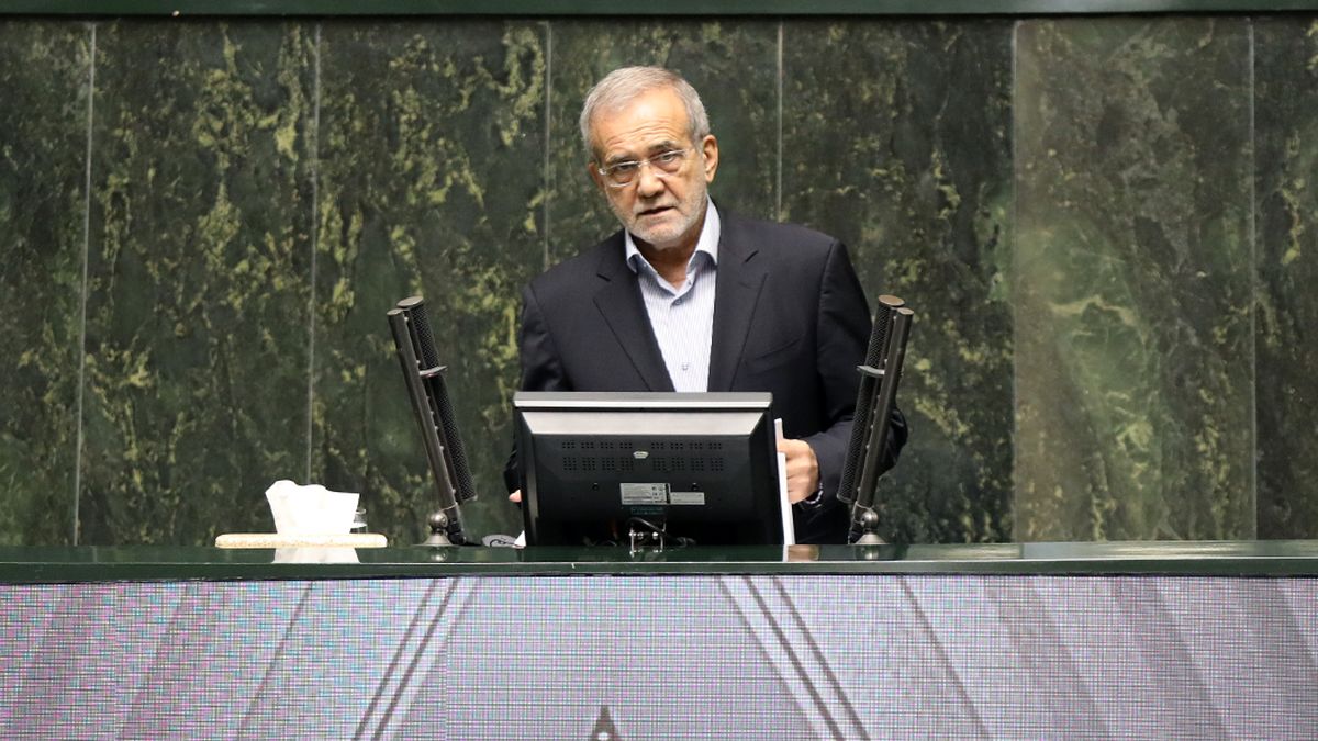 پزشکیان: به جای اینکه همدیگر را تخریب یا متهم کنیم، باید به هم کمک کنیم  