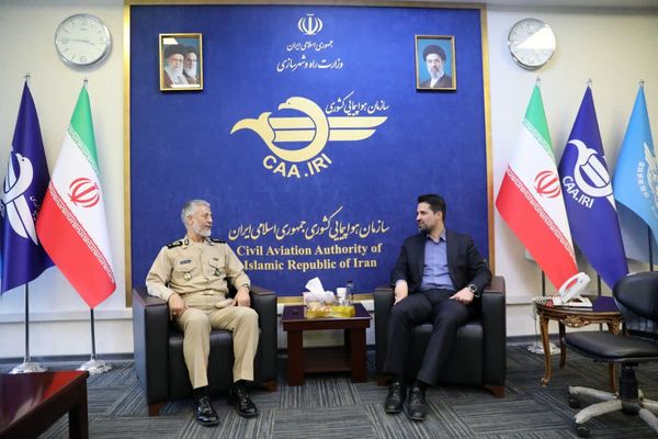 دریادار سیاری: تاب آوری بالای مردم در شرایط فعلی، وظیفه مسئولان را سنگین‌تر می‌کند