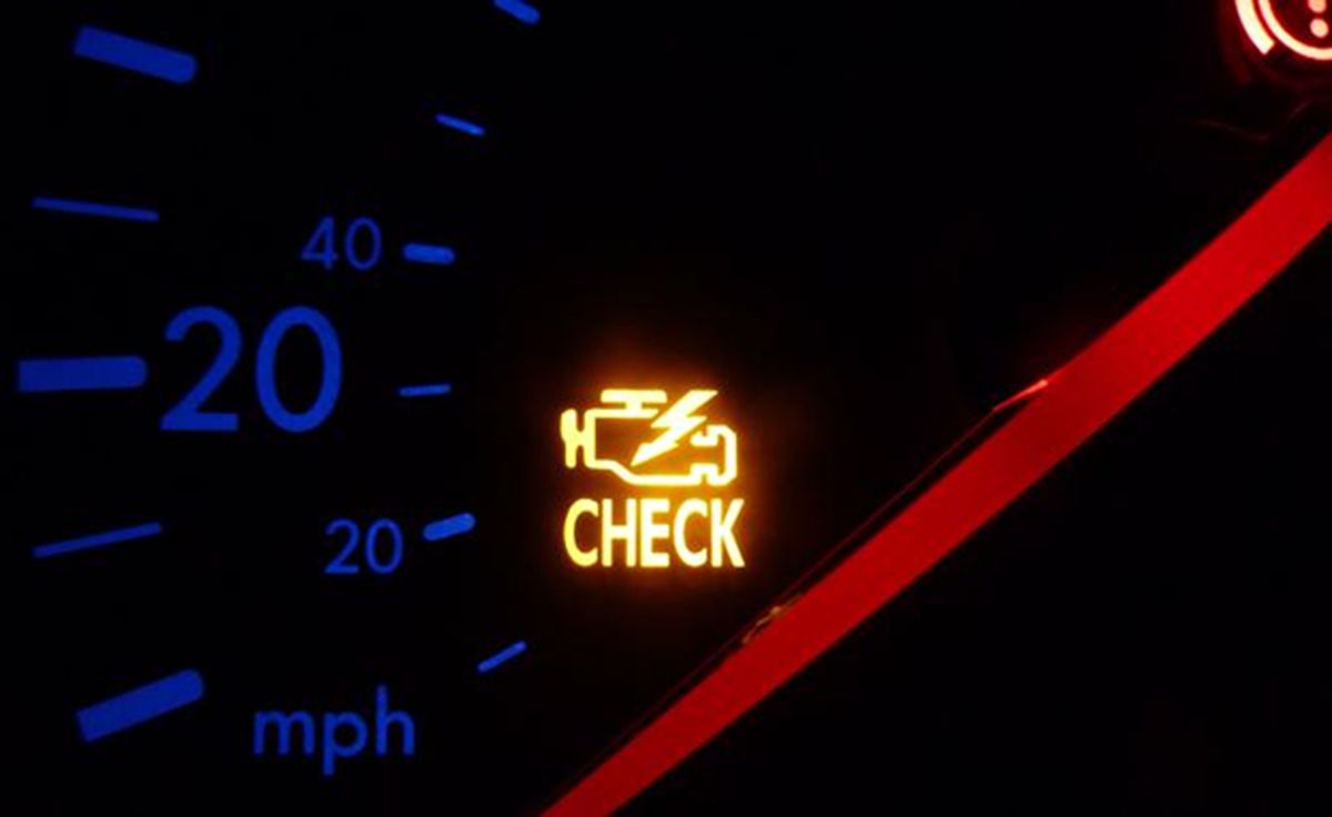 چرا باید حواسمان به چراغ چک خودرو باشد؟