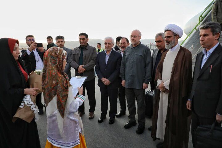 رئیس مجلس امامزاده سید عباس(ع) بجنورد را زیارت کرد/قالیباف در دومین کنگره ملی بزرگداشت ۳ هزار شهید استان خراسان شمالی: از روز پنجم جنگ همه برای آتش‌بس وساطت می‌کردند