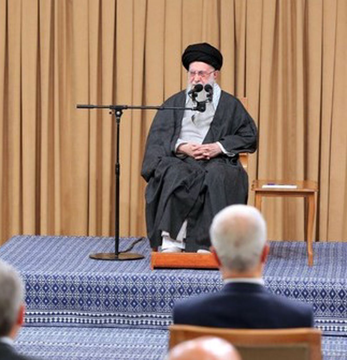 روحیه کار و تلاش را بر حالت «نه جنگ نه صلح» غلبه بدهیم/معیشت مردم مهمترین مسئله است