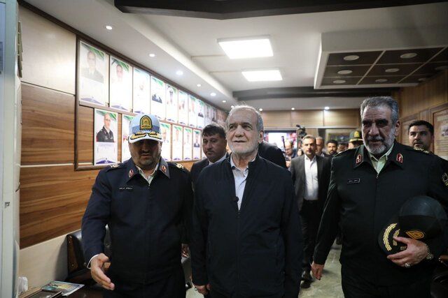 حضور پزشکیان در ستاد فرماندهی پلیس راهنمایی و رانندگی تهران بزرگ