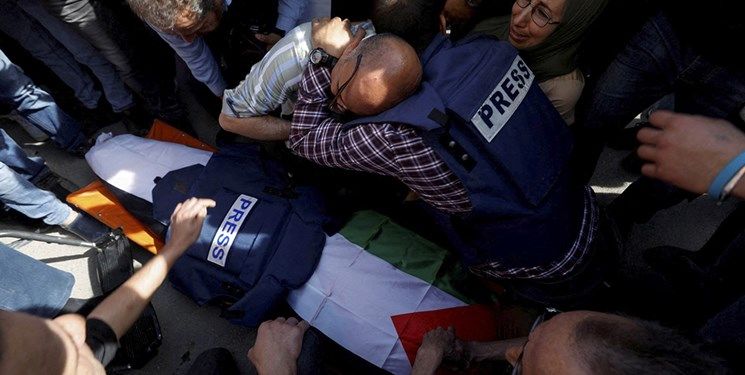 فلسطینی‌ها پلیس رژیم صهیونیستی را از خانه شهیده شیرین بیرون انداختند