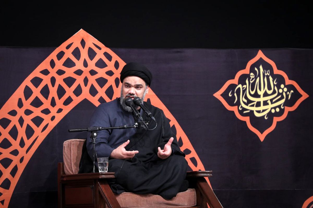 لحظاتی از سخنرانی حجتالاسلام طباطبایینژاد در حسینیه امام خمینی(ره)