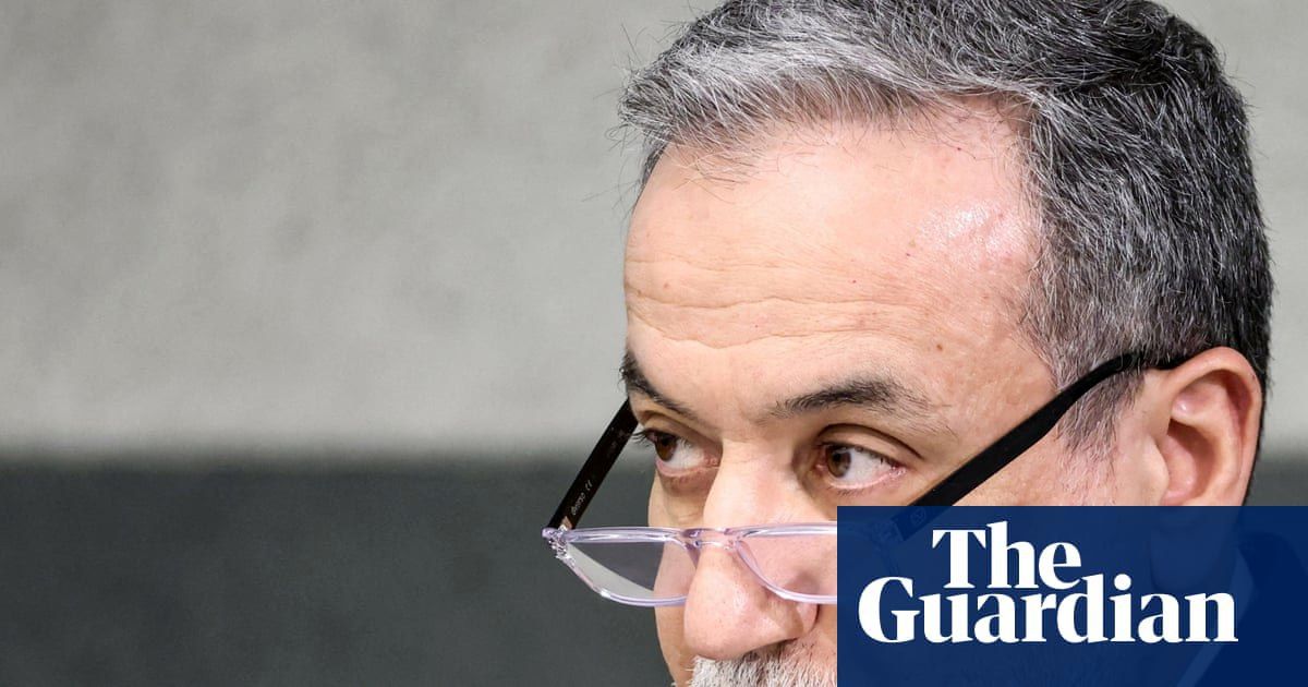 گاردین: ایران پیشنهاد نرمش هسته‌ای به آمریکا می‌دهد