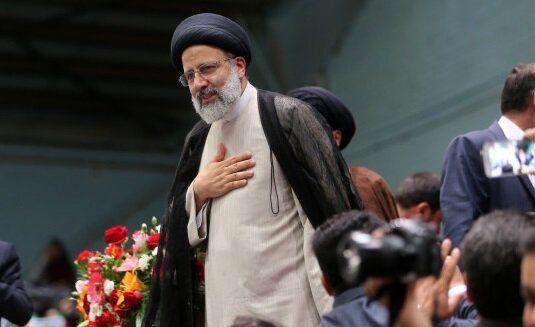 رئیسی به عیادت مجروحین حوادث اخیر رفت