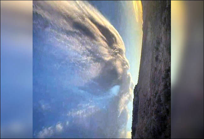 صحبت های در گوشی آسمان و زمین! +عکس