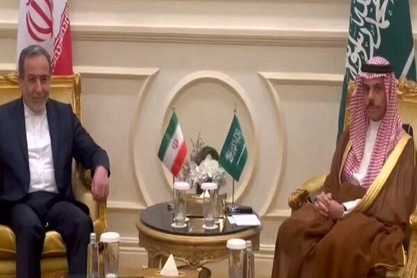 عراقچی و وزیر خارجۀ عربستان در جده دیدار کردند