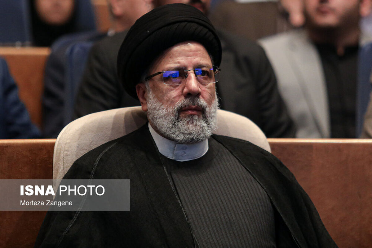 رئیسی همراه با عزاداران پیامبر گرامی اسلام به سوگ نشست