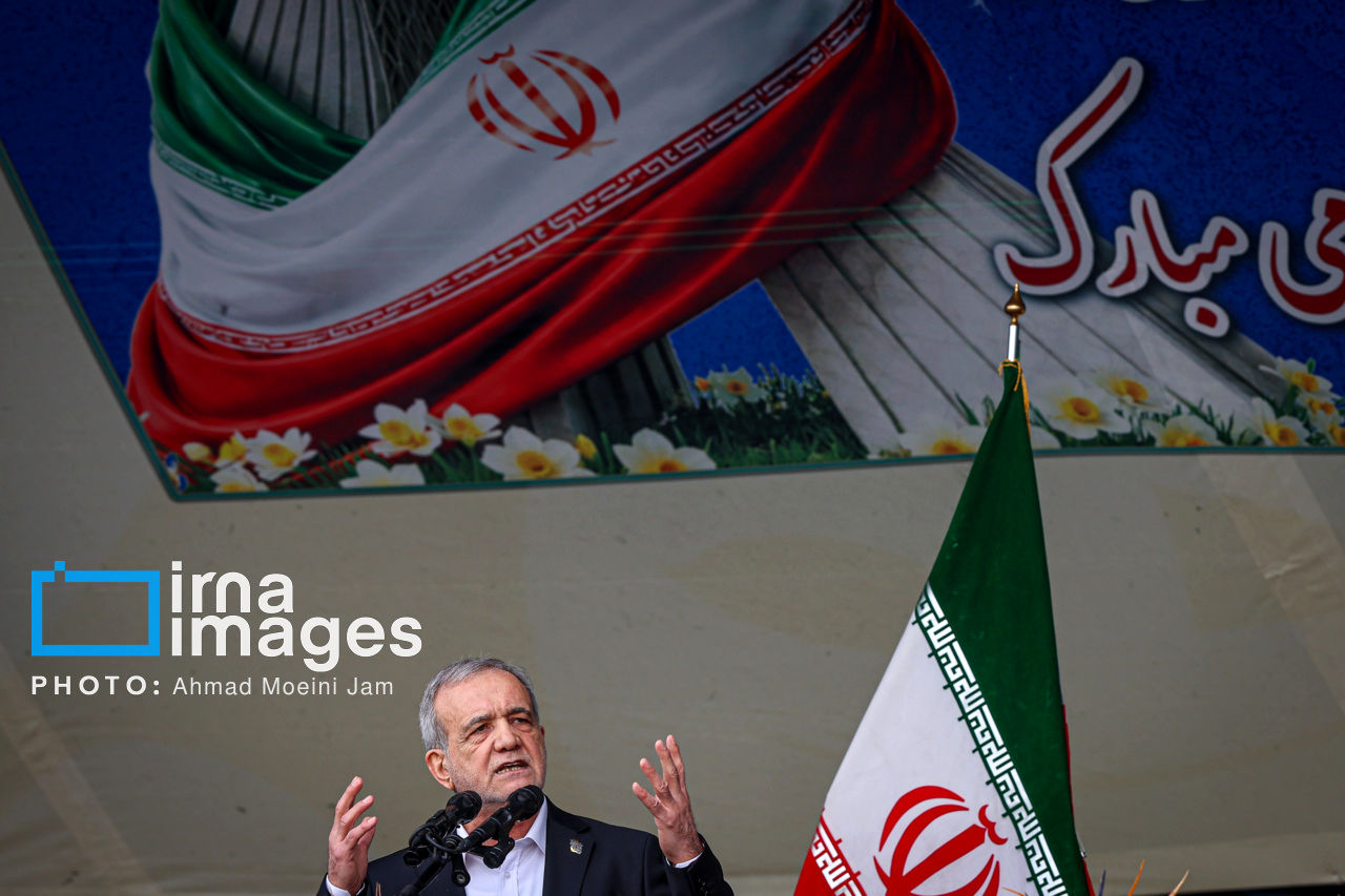 سخنرانی رئیس جمهور در جمع راهپیمایان ۲۲ بهمن