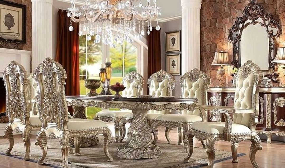 مبل و میز ناهار خوری ست
