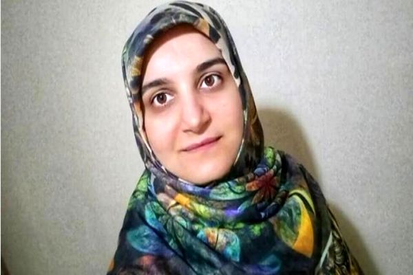 لحظه آزادی مشروط مهدیه اسفندیاری از زندان فرانسه