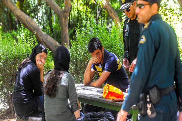 روزه‌خواری در ملأعام چه مجازاتی دارد؟