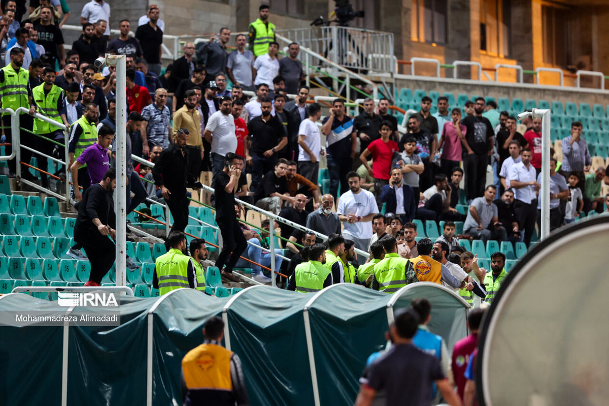 جو ورزشگاه با هواداران پرسپولیس سردار آزادگان قزوین +فیلم