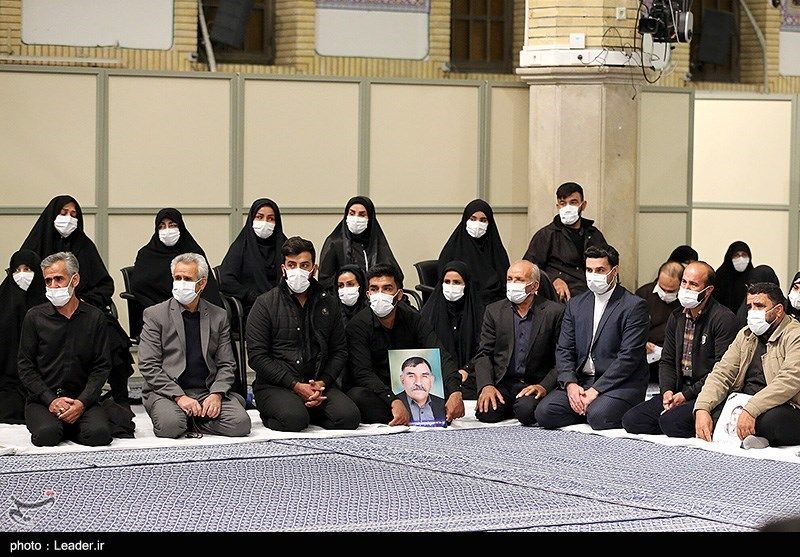 حاشیه‌های دیدار رهبر انقلاب با خانواده‌های شهدای حادثه تروریستی شاهچراغ 