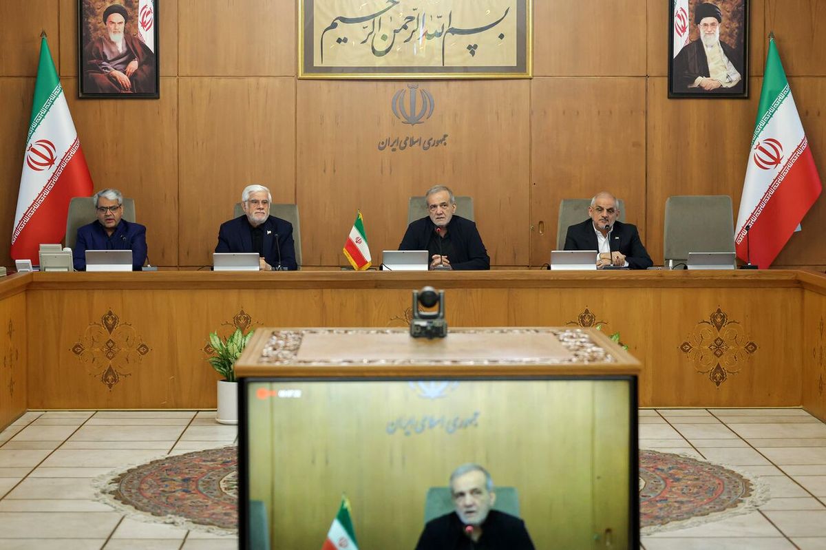 پزشکیان: همدلی ایجادشده در کشور، فرصتی برای تحول در رفتار مسئولان است / باید قدر این مردم را بدانیم و برای خدمت صادقانه به آنان تلاش کنیم