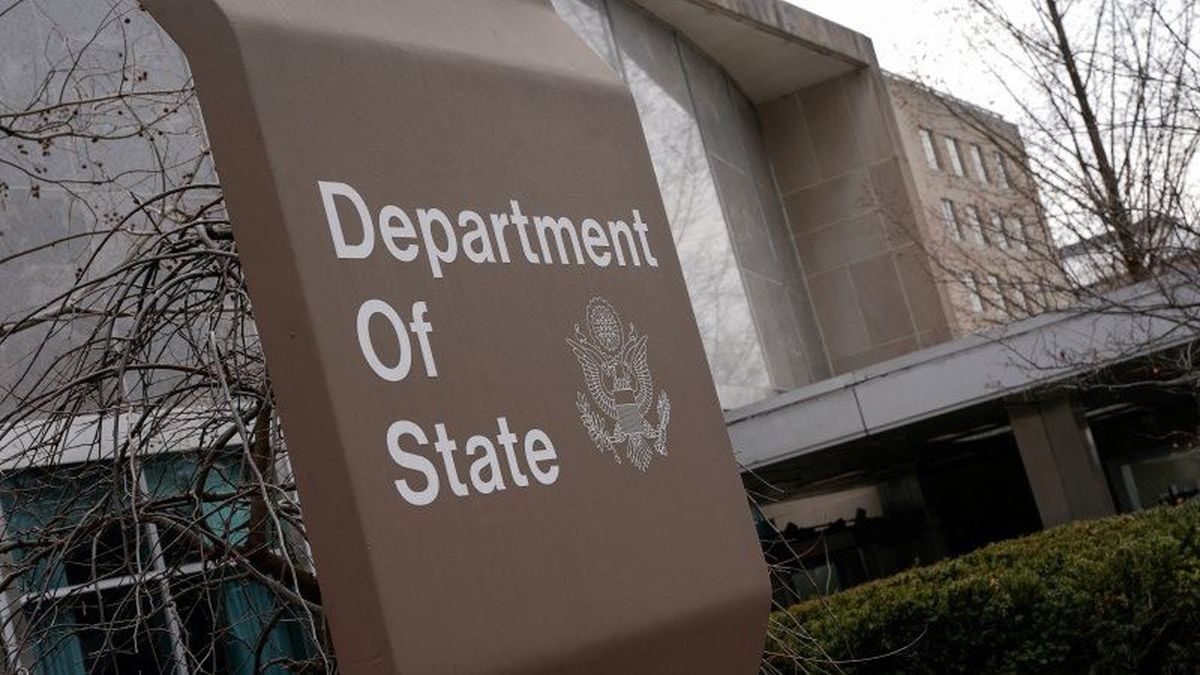وزارت خارجه آمریکا بیش از ۱۳۰۰ کارمند را تعدیل کرد