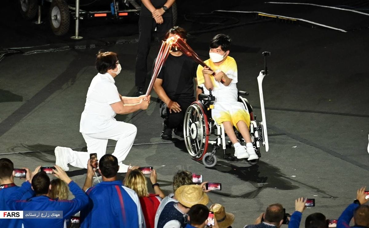 لحظه بالا بردن وزنه ۲۲۲ کیلوگرم توسط حامد صلحی پور +فیلم