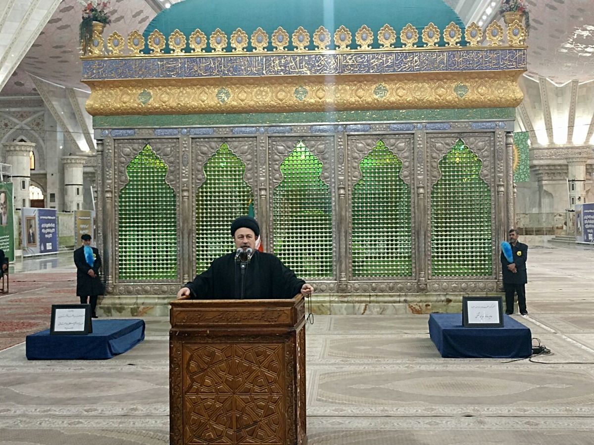 سیدحسن خمینی: جامعه در روز مبادا از نظام دفاع خواهد کرد