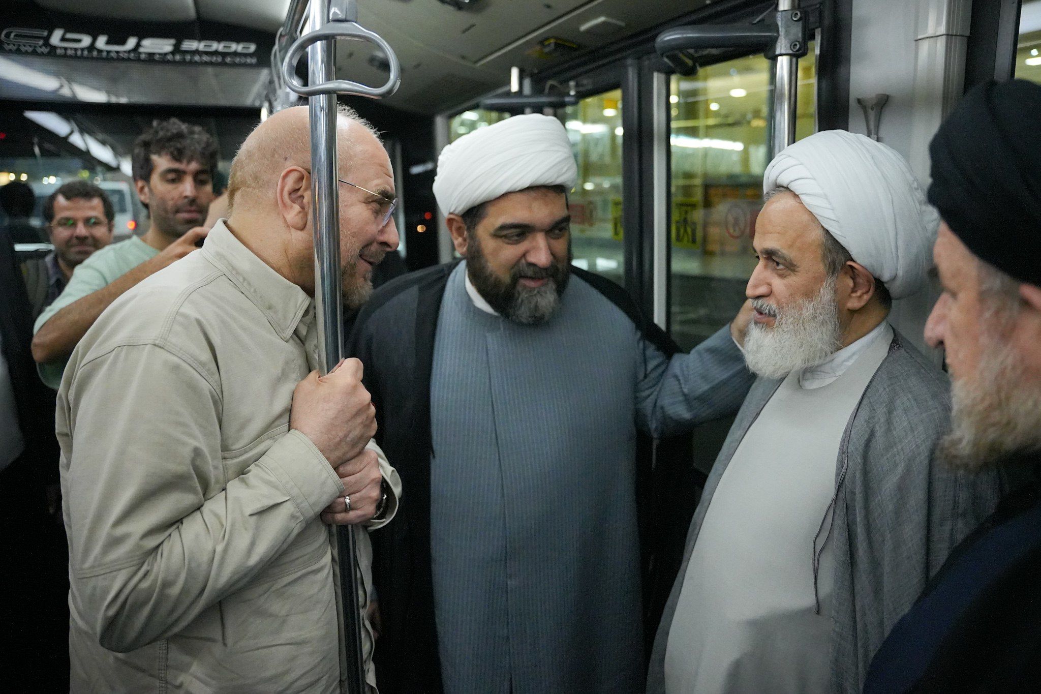 حجةالاسلام شهاب مرادی: دغدغۀ من فردای ایران است و غیرجناحی می‌بینم؛ قطعاً به قالیباف رأی می‌دهم